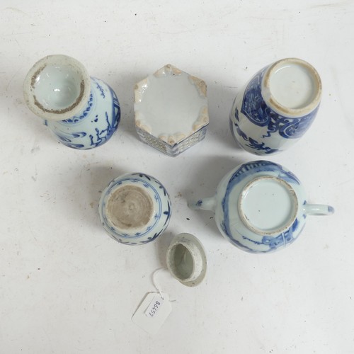 169 - A selection of modern blue and white Chinese ceramic items, including a hexagonal reticulated vase, ... 