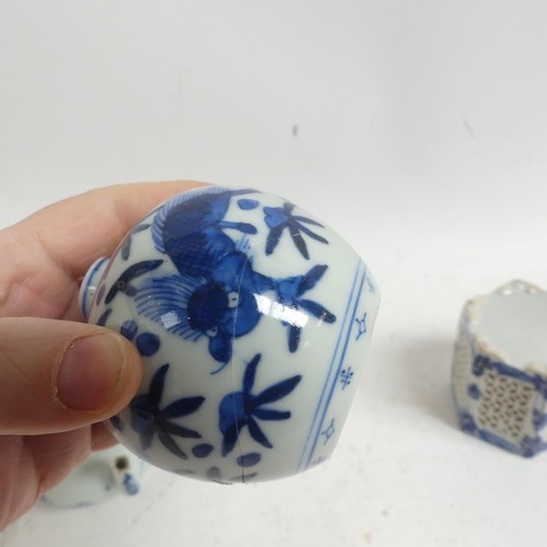 169 - A selection of modern blue and white Chinese ceramic items, including a hexagonal reticulated vase, ... 