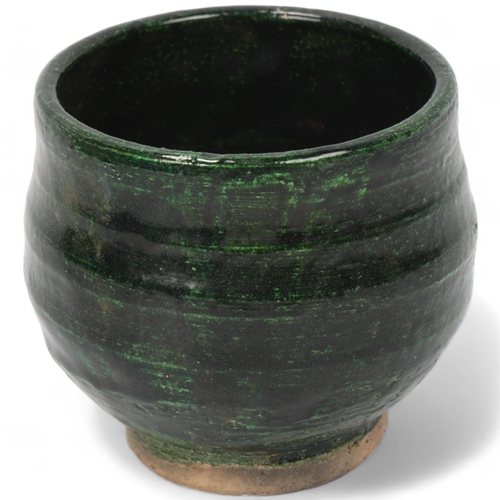 220 - DAVID LEACH (1911-2005), Lowerdown Pottery, a green glazed tea bowl, Lowerdown mark impressed to bas... 