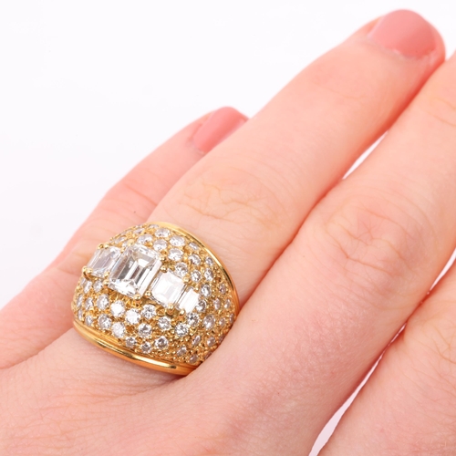 1228 - A Fine 18ct gold graduated five stone diamond bombe ring, London 2003, centrally claw set with emera... 