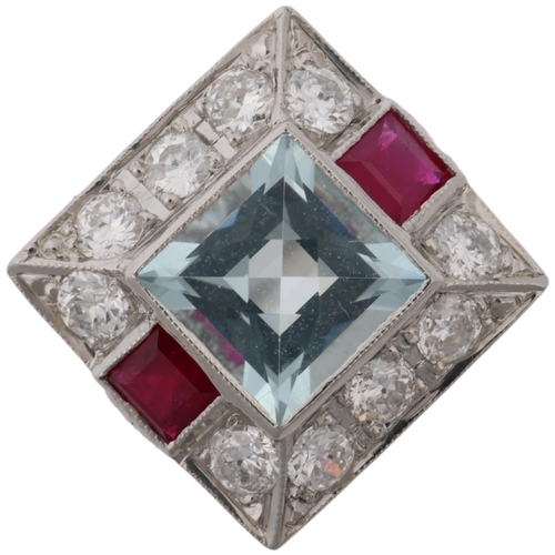 1247 - An Art Deco style platinum aquamarine ruby and diamond square panel ring, set with square-cut rubies... 