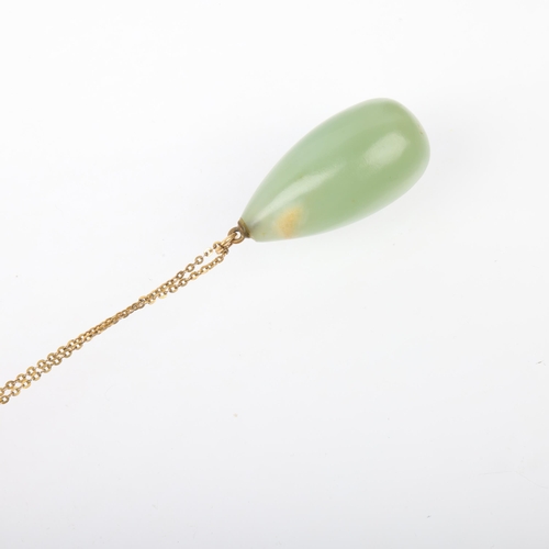 1272 - A polished jade teardrop pendant necklace, on 9ct cable link chain, pendant 41.8mm, chain 40cm, 22.3... 