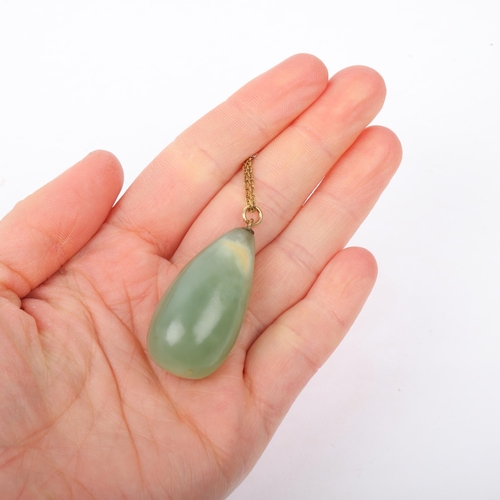 1272 - A polished jade teardrop pendant necklace, on 9ct cable link chain, pendant 41.8mm, chain 40cm, 22.3... 