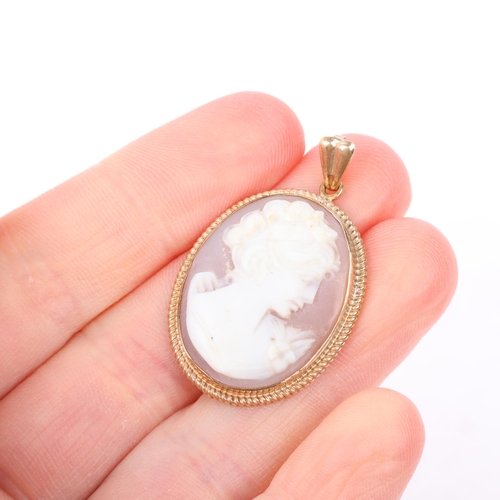 1358 - A late 20th century 9ct gold shell cameo pendant, maker RBS, Birmingham 1972, relief carved depictin... 