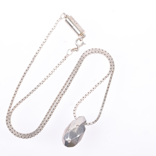 1440 - A modern sterling silver diamond briolette pendant necklace, on sterling box link chain, pendant 21.... 