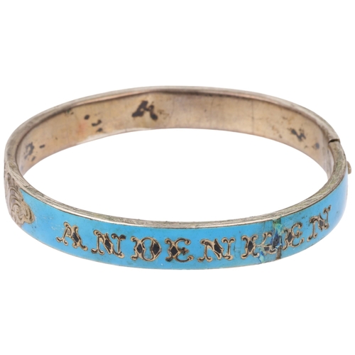 1444 - A Victorian polychrome enamel 'Andenken' hinged mourning bangle, band width 8.3mm, internal circumfe... 