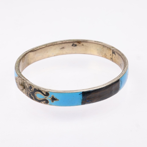 1444 - A Victorian polychrome enamel 'Andenken' hinged mourning bangle, band width 8.3mm, internal circumfe... 