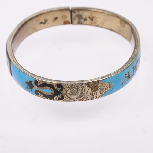 1444 - A Victorian polychrome enamel 'Andenken' hinged mourning bangle, band width 8.3mm, internal circumfe... 