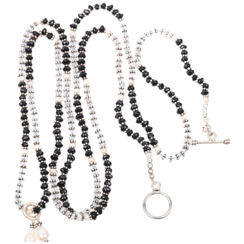 1452 - A long single-strand sterling silver black onyx pearl and topaz bead sautoir necklace, with pearl sl... 