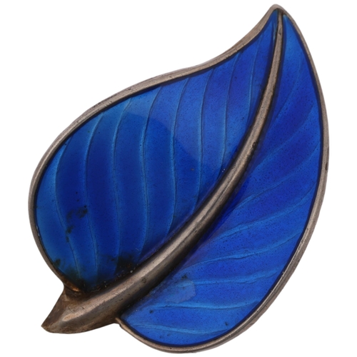 1466 - A Norwegian sterling silver and blue enamel leaf panel ring, apparently unmarked, setting height 19.... 