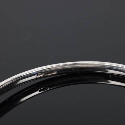 1483 - RANDERS SOLVVAREFABRIK - a Danish modernist sterling silver crossover torque bangle, setting height ... 