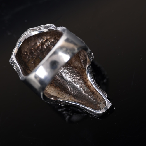 1486 - KNUD V ANDERSEN for ANTON MICHELSEN - a Danish brutalist sterling silver abstract ring, setting heig... 