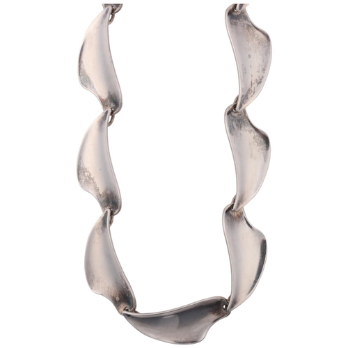 1513 - AARRE & KROGH - a Danish modernist sterling silver wave panel necklace, 38cm, 33.3g