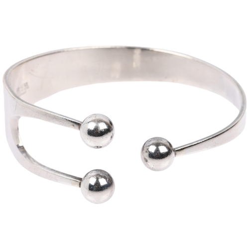 1514 - ANNA GRETA EKER - a large Norwegian modernist sterling silver torque bangle, with ball terminals, la... 