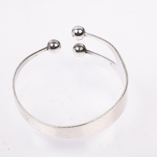 1514 - ANNA GRETA EKER - a large Norwegian modernist sterling silver torque bangle, with ball terminals, la... 