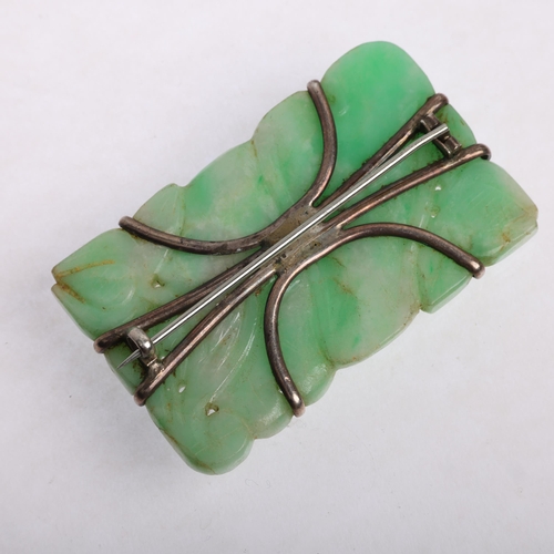 1533 - An early 20th century carved and polished jade floral panel brooch, apparently unmarked, 60.1mm, 32.... 