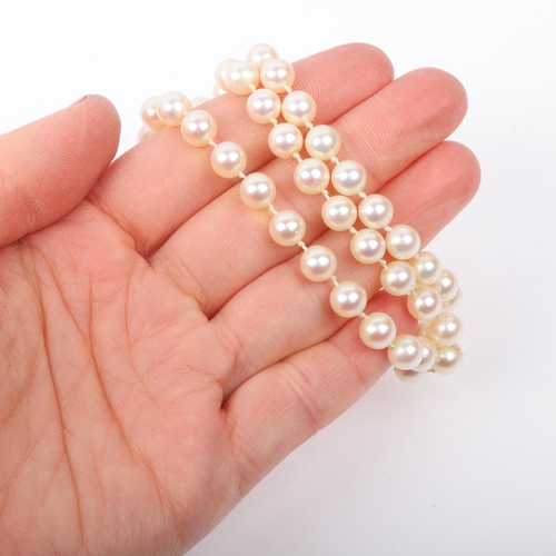 1570 - A Vintage single-strand cultured pearl bead necklace, with 14ct white gold clasp, maker's mark I, 40... 