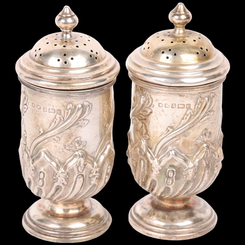 1672 - A pair of Art Nouveau Edwardian silver pedestal pepperettes, Henry Matthews, Birmingham 1904, relief... 