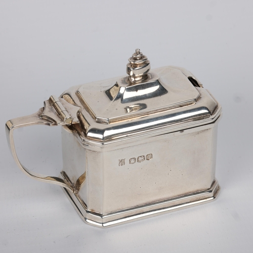 1680 - An Art Deco George V silver 5-piece cruet set, Cooper Brothers & Sons Ltd, Sheffield 1928, comprisin... 