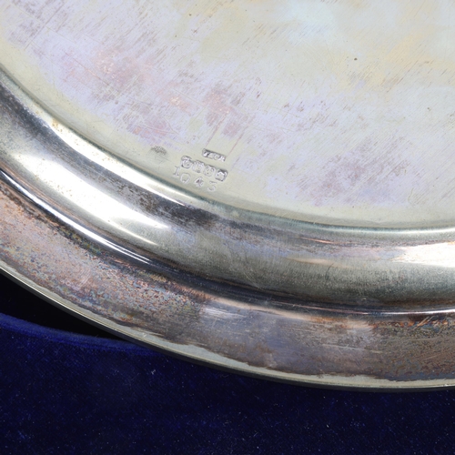 1704 - A good quality Victorian Aesthetic Movement silver plated presentation salver, Johnson & Co of Birmi... 