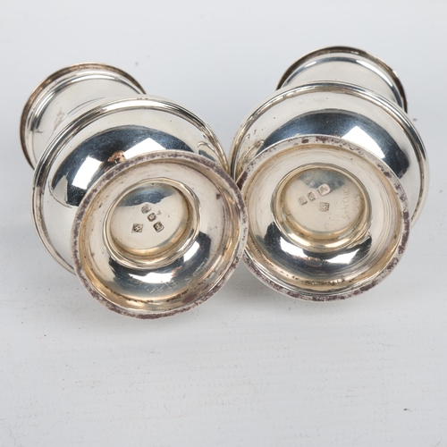 1713 - A pair of George VI silver bun pepperettes, Harman & Co, London 1937, in George II style, pedestal b... 