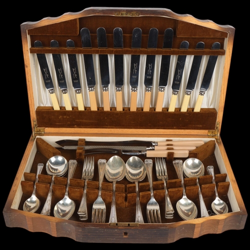 1727 - A George VI silver canteen of cutlery for 6 people, Bennett & Heron, Sheffield 1946, comprising dinn... 