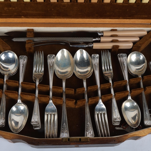 1727 - A George VI silver canteen of cutlery for 6 people, Bennett & Heron, Sheffield 1946, comprising dinn... 