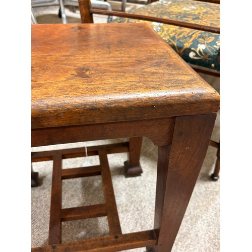 87 - A mahogany Arts and Crafts side table, height 45cm, top 35 x 38cm