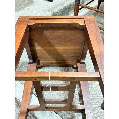 87 - A mahogany Arts and Crafts side table, height 45cm, top 35 x 38cm