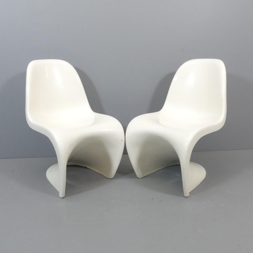 301 - VERNER PANTON - A pair of original 1st series S chairs in GRP, Feldbaum production, 1965-67, these e... 