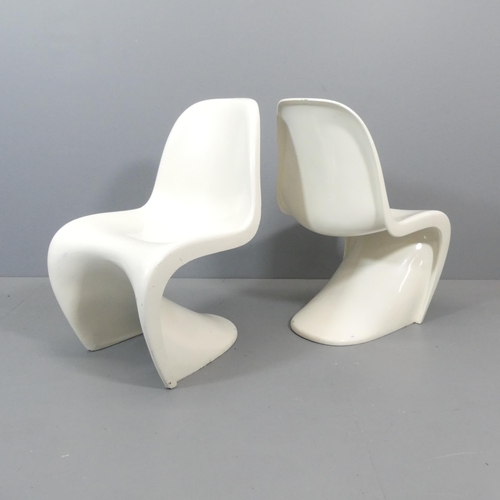 301 - VERNER PANTON - A pair of original 1st series S chairs in GRP, Feldbaum production, 1965-67, these e... 