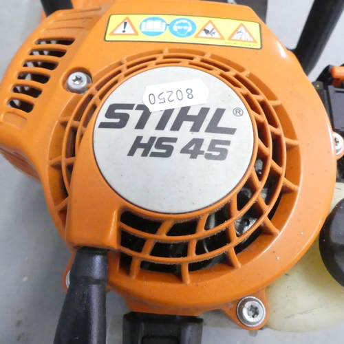 146 - A Stilhl HS45 hedge trimmer. Length overall 110cm.