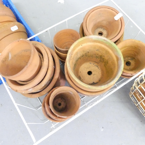 149 - A quantity of approximately 140 terracotta pots. Largest 15cm, smallest 5cm.