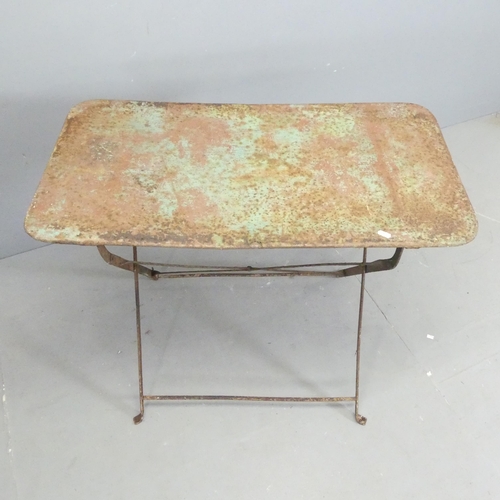 27 - A French painted metal folding rectangular garden table. 91x72x48cm