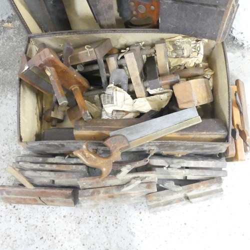 2574 - A quantity of antique and vintage hand tools, including saws, box planes etc. Some marked. Manufactu... 