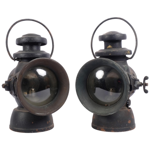 208 - A pair of Victorian single lens railway lanterns, height not including handle 30cm