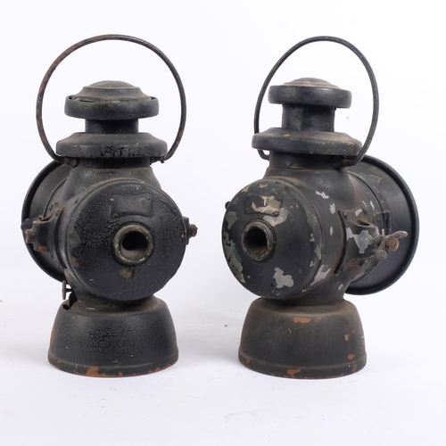 208 - A pair of Victorian single lens railway lanterns, height not including handle 30cm