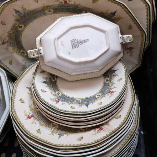 1009 - 1930s Royal Doulton dinner service in Mandarin pattern, including tureens and meat plates, used cond... 