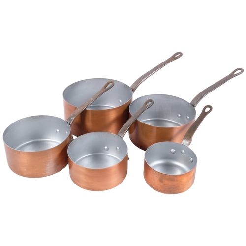 1046 - A graduated set of 5 copper saucepans with iron handles, largest 20cm diameter