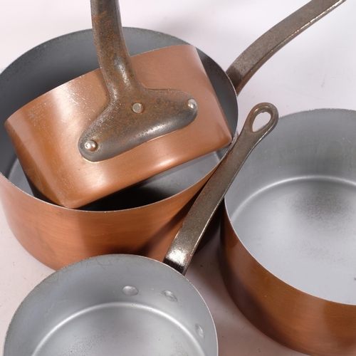 1046 - A graduated set of 5 copper saucepans with iron handles, largest 20cm diameter