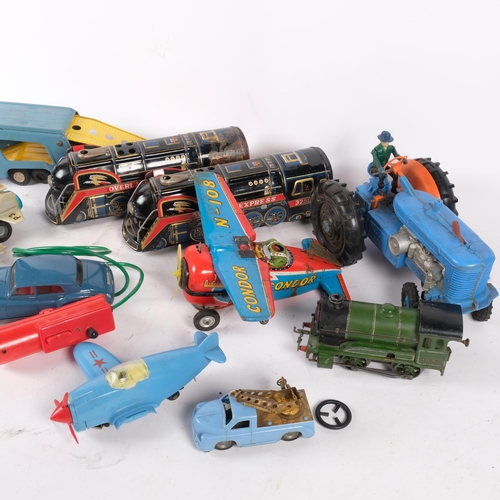 785 - A quantity of various Vintage tinplate toys and associated items