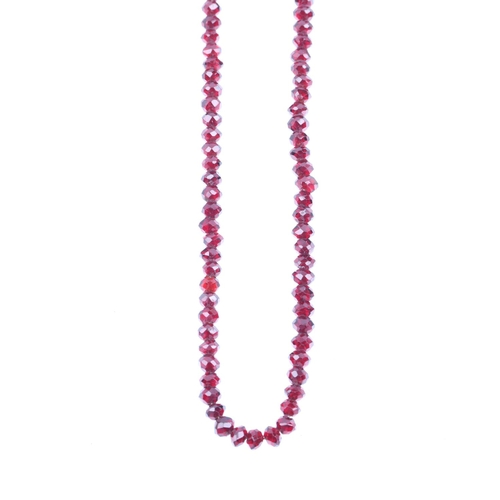 1226 - A Regency graduated faceted garnet bead necklace, maker KV, with rose-cut garnet clasp, beads measur... 