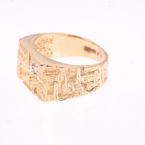 1302 - A 1980s 9ct gold diamond signet ring, London 1982, textured bark settings with modern round brillian... 