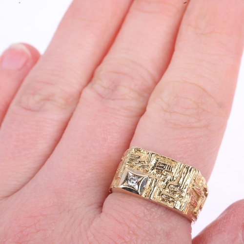 1302 - A 1980s 9ct gold diamond signet ring, London 1982, textured bark settings with modern round brillian... 