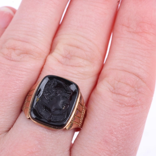 1363 - A Vintage 'Warrior' cameo ring, apparently unmarked, setting height 17.2mm, size R, 4.3g