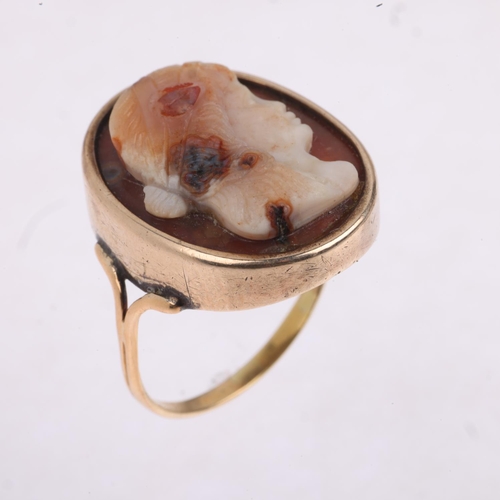 1383 - An Antique Jasper hardstone cameo ring, high relief carved depicting female profile, in unmarked gol... 