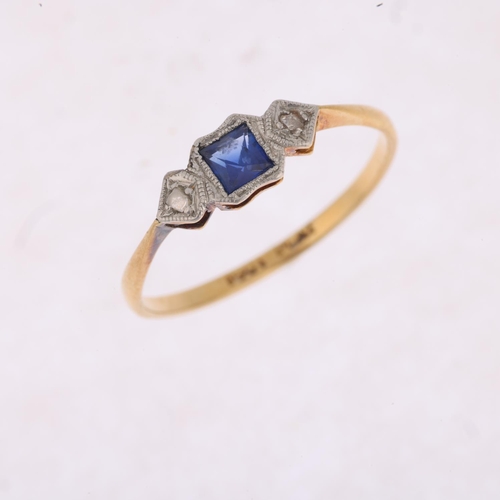 1513 - An Art Deco 18ct gold three stone sapphire and diamond ring, platinum-topped, set with square-cut sa... 