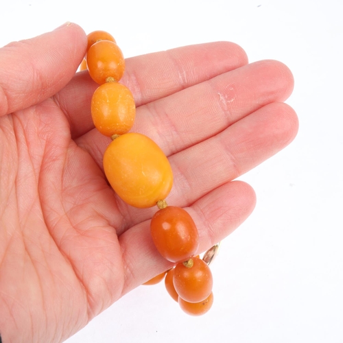 1525 - A single-strand graduated butterscotch amber bead necklace, beads measure: 22.3-9.3mm, 46cm, 26g