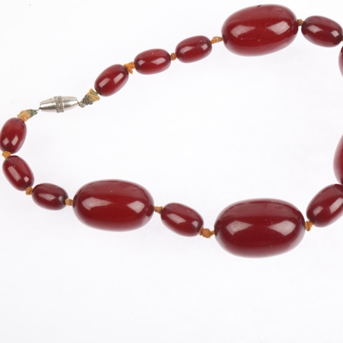 1527 - A single-strand cherry amber bead necklace, beads measure: 29.7-11.3mm, 40cm, 48.7g