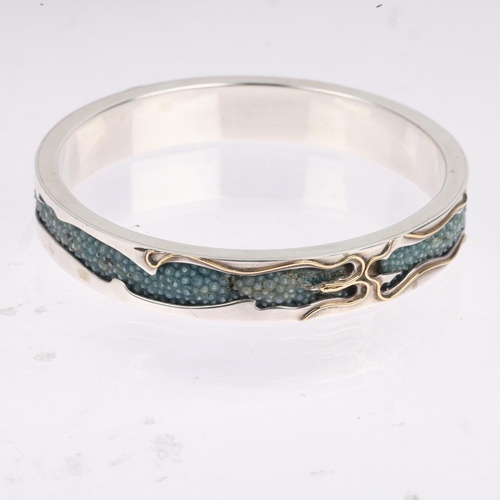 1576 - CLIVE & CLARISSA COOKE - a sterling silver 18ct gold overlaid shark skin shagreen slave bangle, make... 